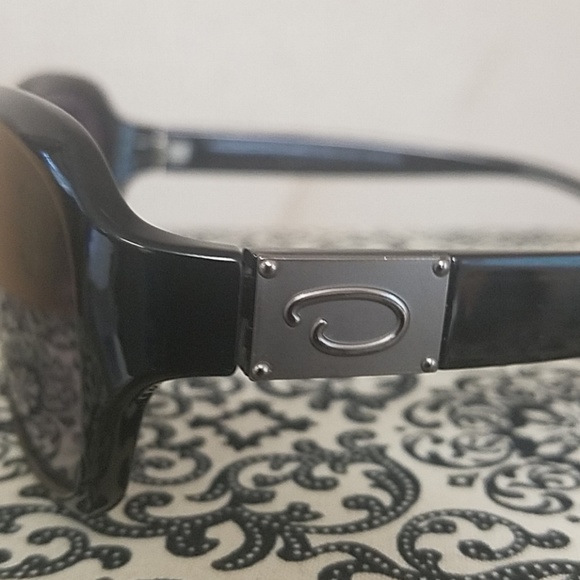 Oscar de la Renta black framed sunglasses - Picture 2 of 5